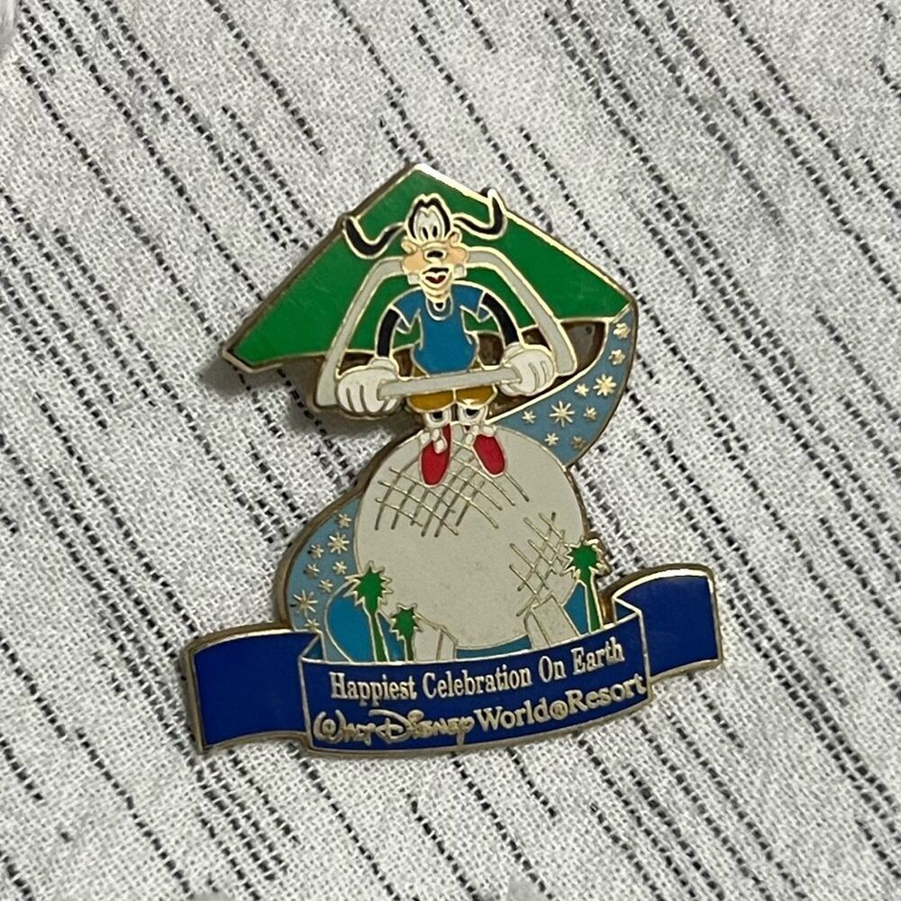 WDW Resorts Energizer Disney Parks Trading Pin Collection Soarin' Goofy 2005